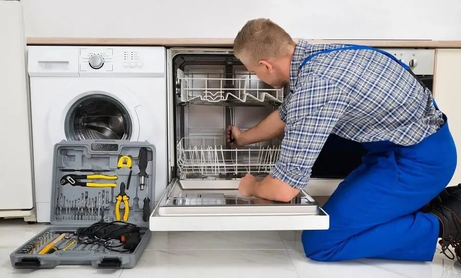 Çamlıdere Sunny servisi teknisyen ekibi beyaz eşya tamiri yaparken